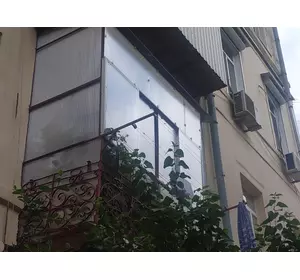 Монтаж балконів з полікарбонату