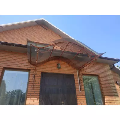 Монтаж козирків з полікарбонату